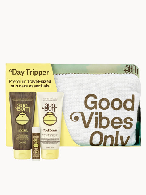 Kit da viaggio Sun Bum Day Tripper con lozione solare SPF 30, balsamo labbra SPF 30 e doposole Cool Down con pochette